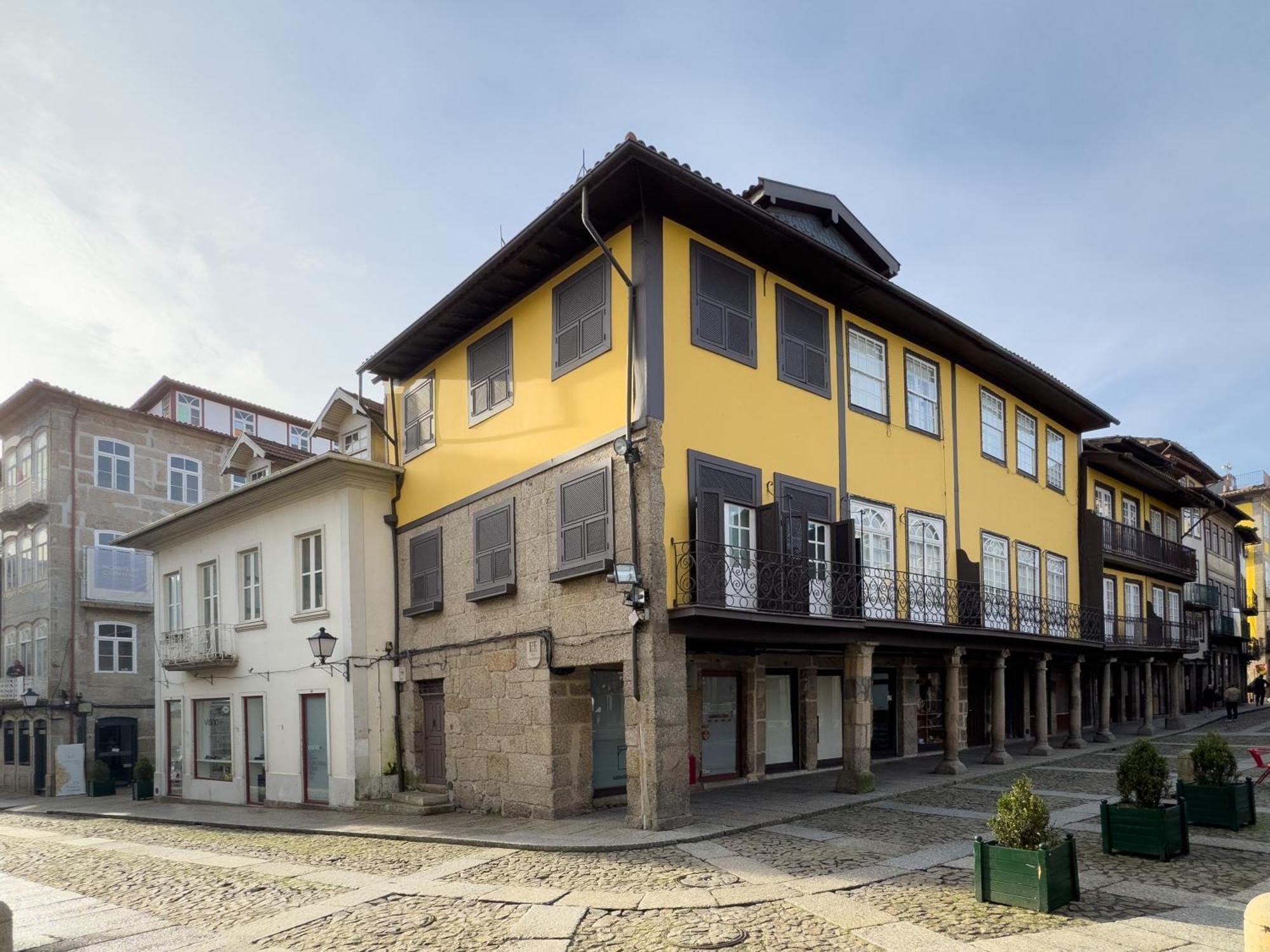 Aparthotel Largo Da Oliveira Guimarães Екстериор снимка