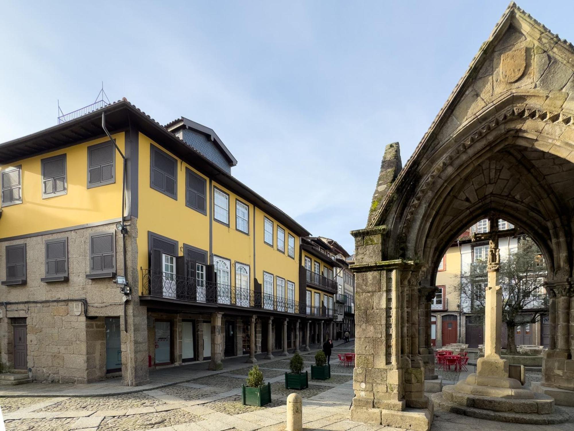 Aparthotel Largo Da Oliveira Guimarães Екстериор снимка